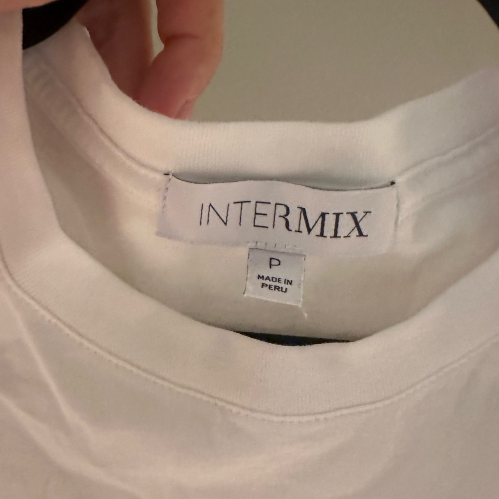 INTERMIX Crop Top 🤍 - Picture 3 of 4